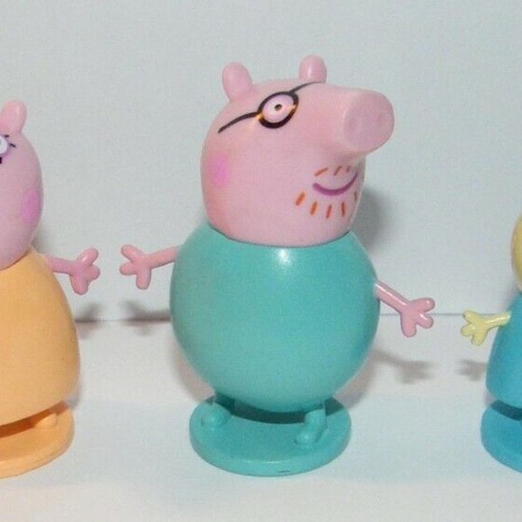 Peppa Pig Deluxe Party Favors Set of 14 with 10 Figures, 2 Fun Rings and Sticker - Picture 5 of 7